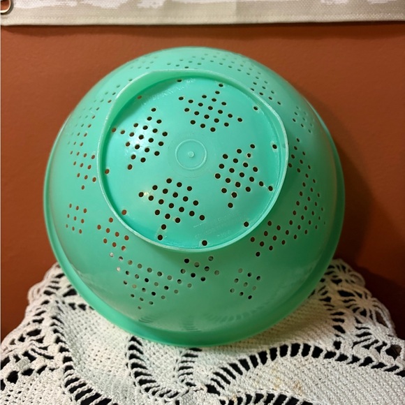 Vintage Tupperware Colander - Picture 3 of 4
